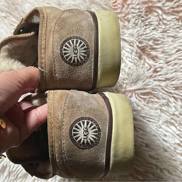 UGG SHOES  - Picture 3 of 11